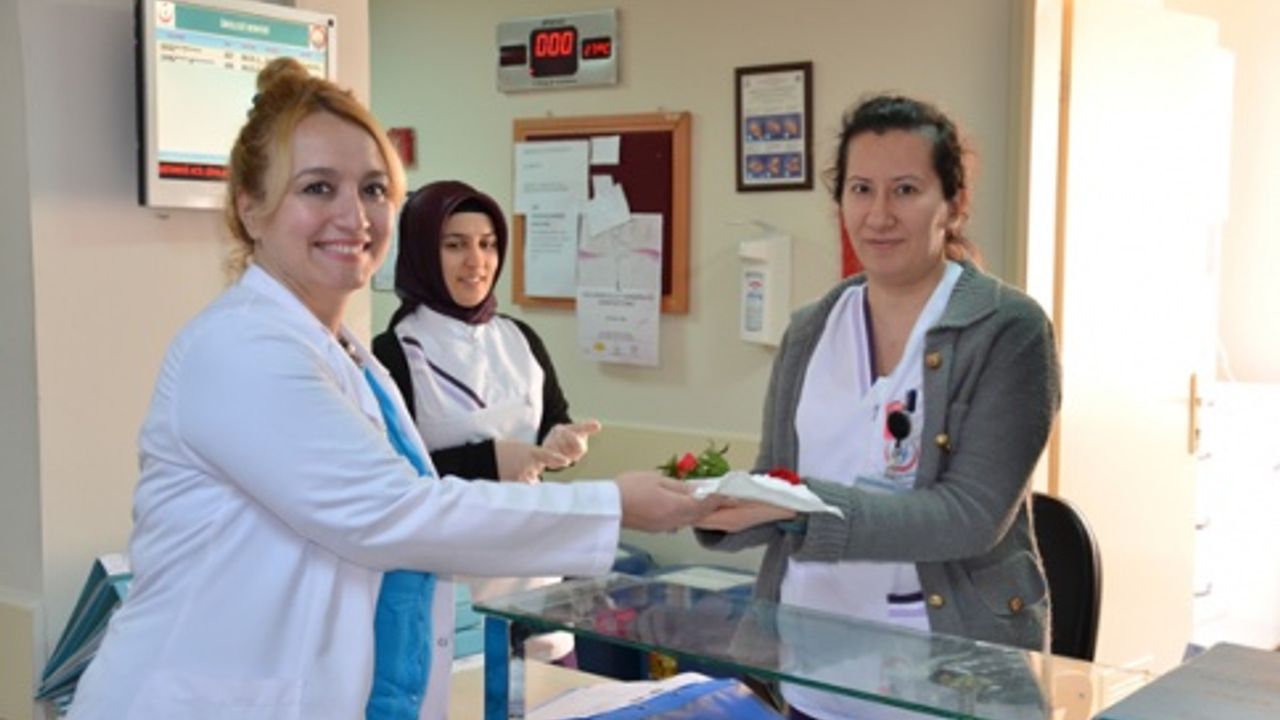 Uz. Dr. Melis Kurt Başarılı Hizmetleri ile Göz Dolduruyor
