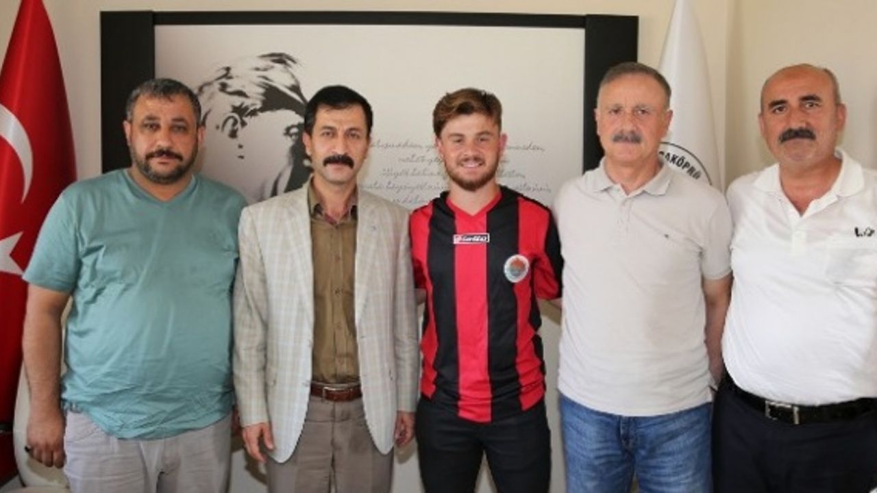 Emre Usta ve Burak Özsoy Karaköprü'de.