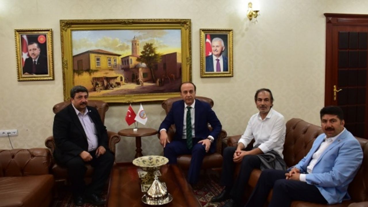Erin, Şanlıurfa’daki gazeteci dernek başkanlarını makamında kabul etti.