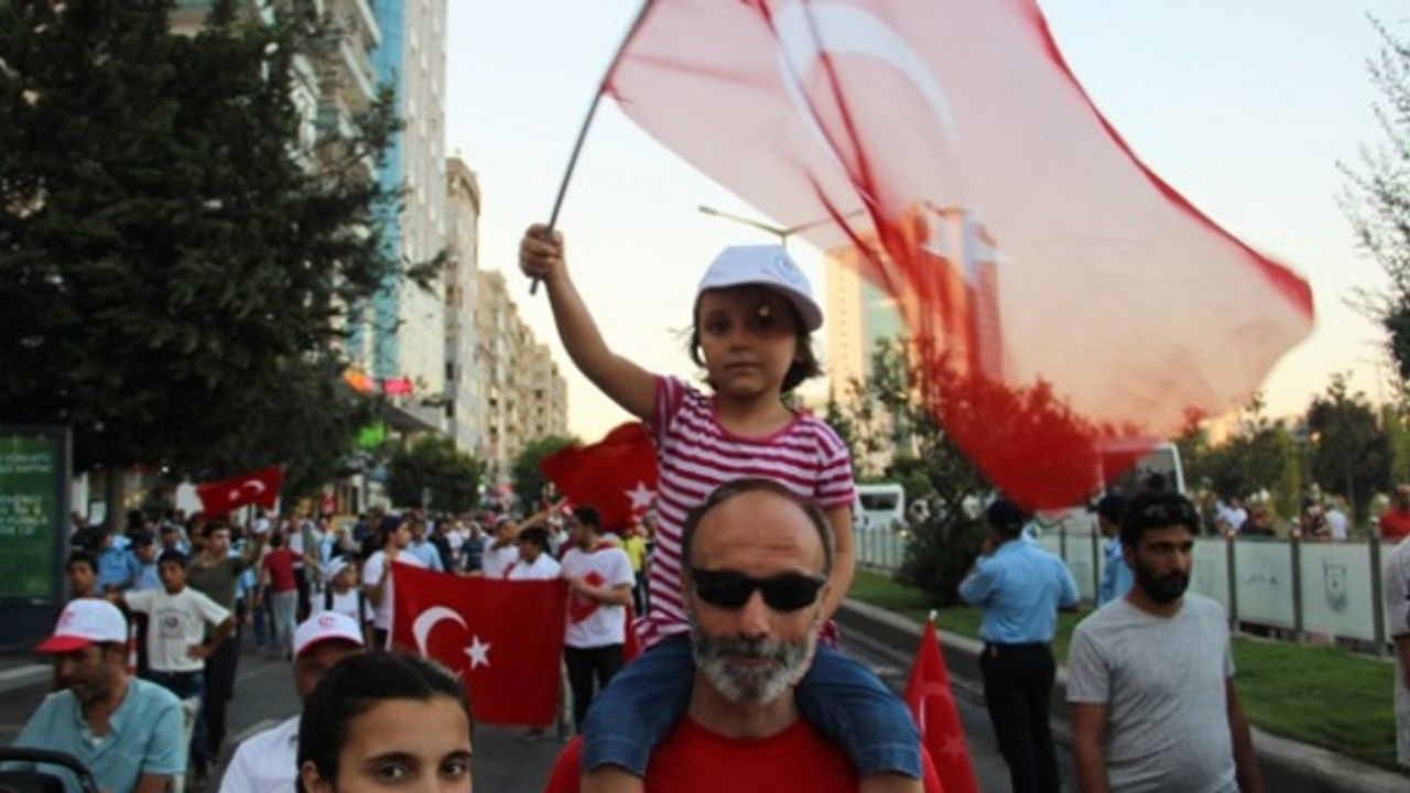 Şanlıurfa'da Milli İradeye Saygı Yürüyüşü