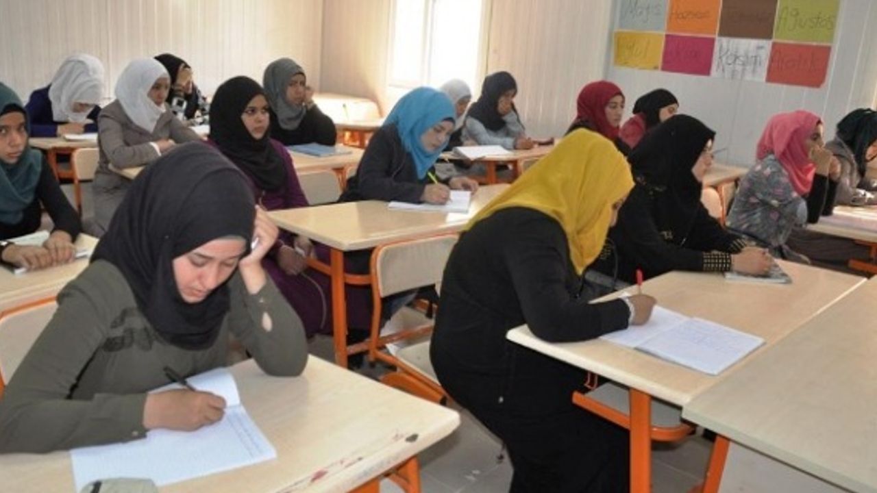 8 bin Suriyeli öğrenci ders başı yaptı