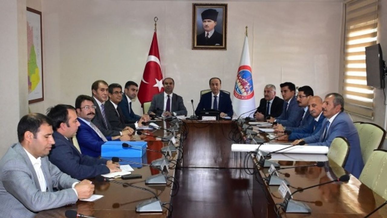 Altyapı, istihdam ve istihdama yönelik eğitim konusu masaya yatırıldı.