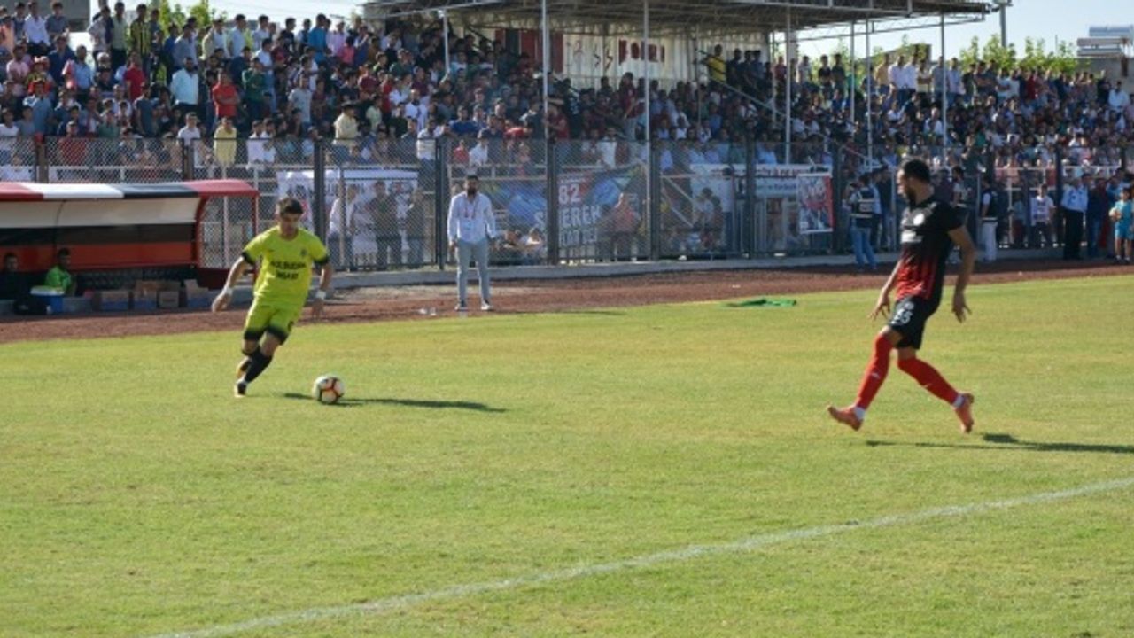 Siverek Belediyespor,11 Nisan Spor'u  2-1 mağlup etti.