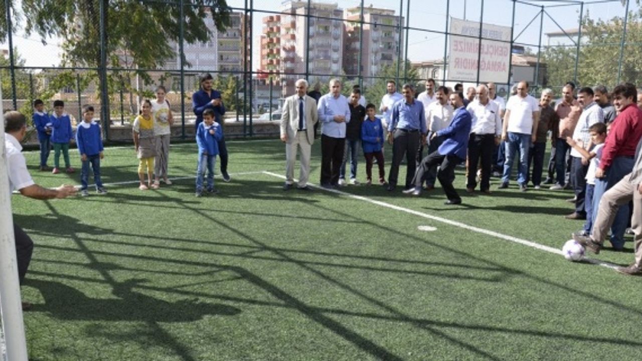 Siverek,Güney-Camikebir mahalleleri için yapılan sahanın açılışı yapıldı.
