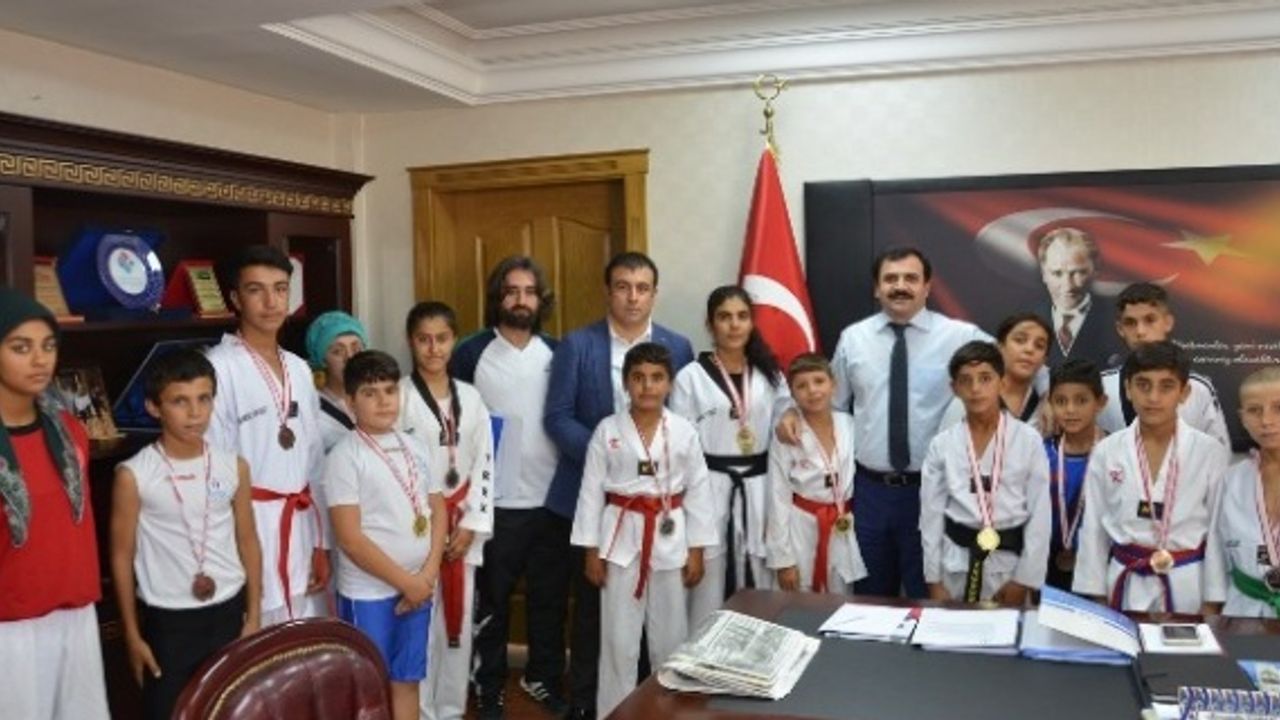 Sporcular Milli Eğitim Müdürünü Ziyarete Etti.