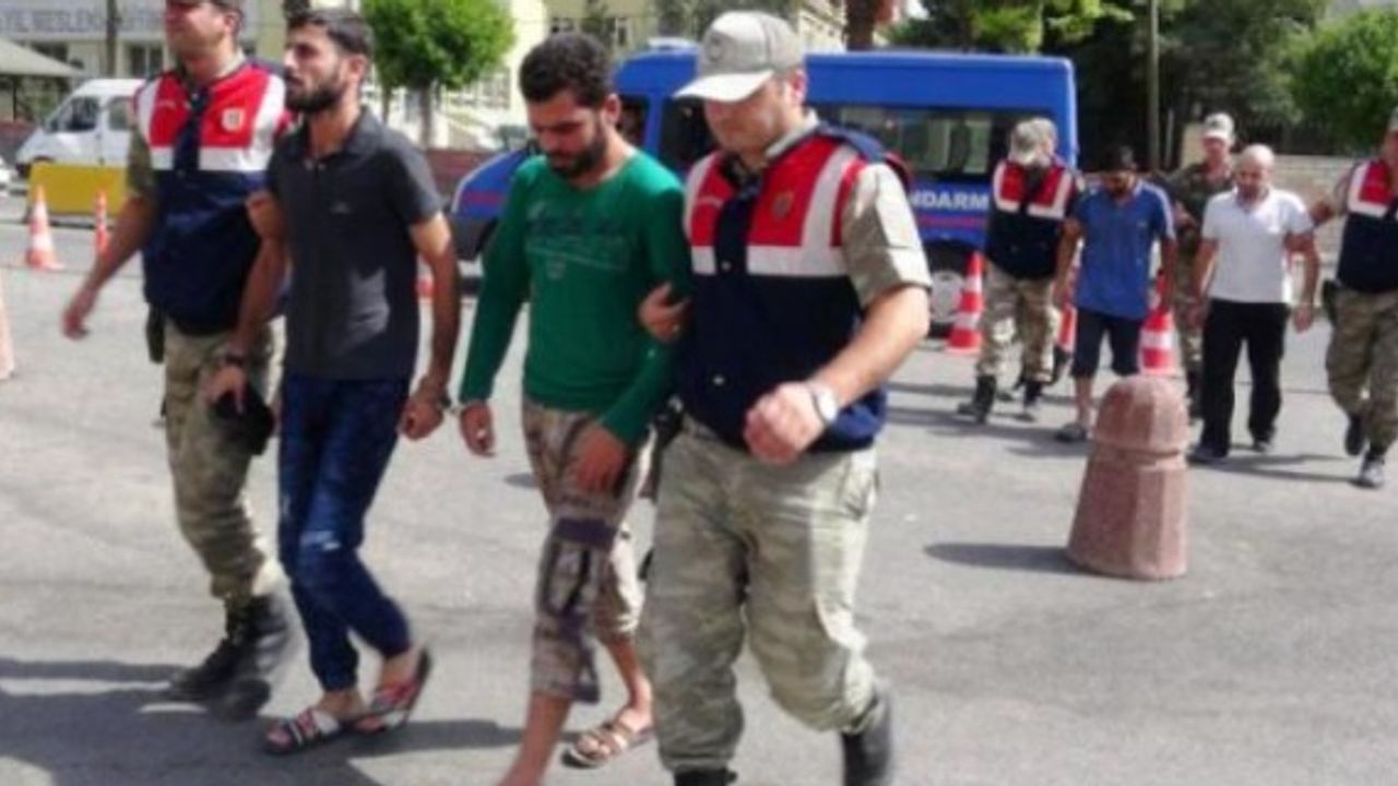 Yakalanan 4 DEAŞ'lı adliyeye çıkarıldı