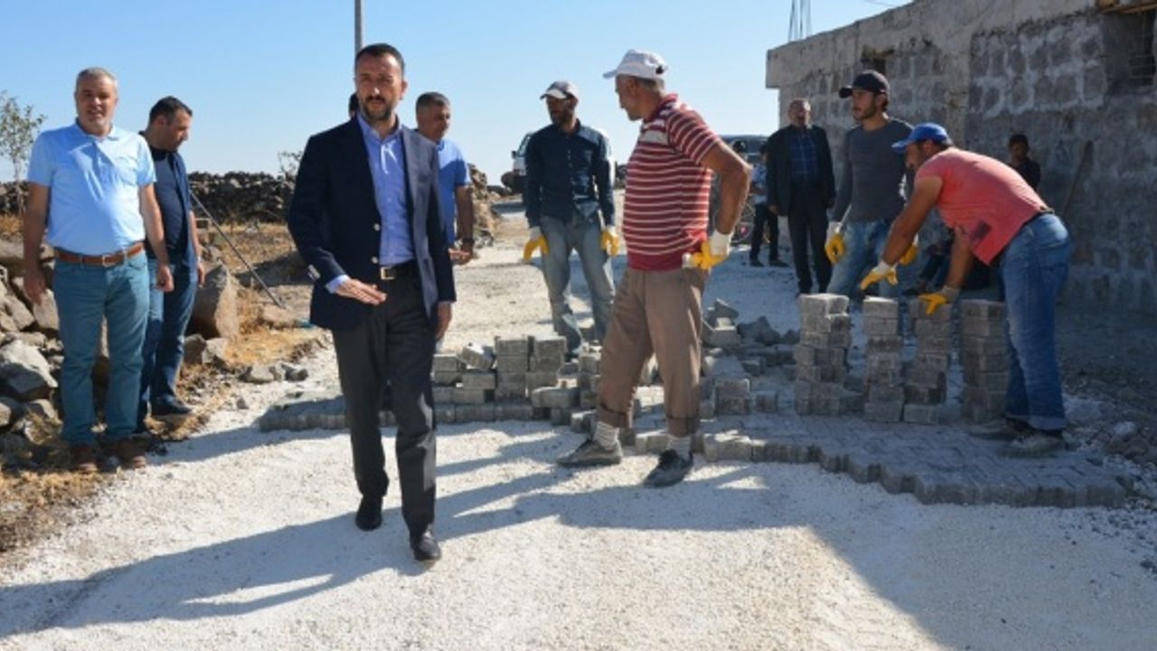 Yılmaz, kırsal mahallelerde sürdürülen çalışmaları yerinde inceledi.