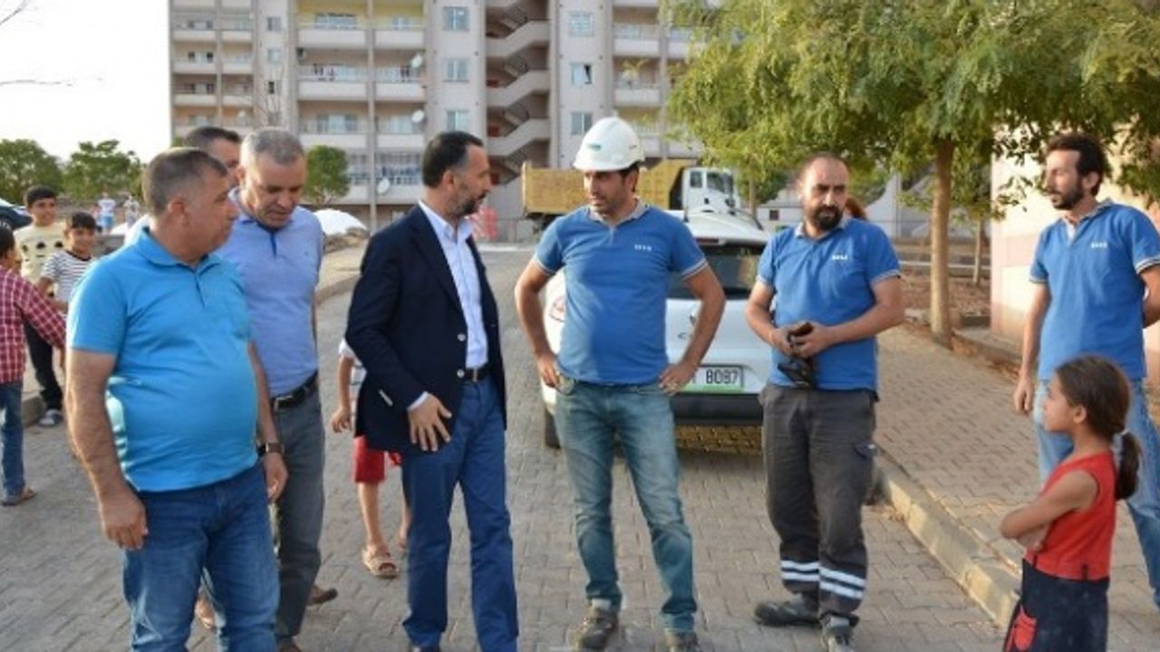 Yılmaz, TOKİ’de başlatılan doğal gaz döşeme çalışmalarını yerinde inceledi.