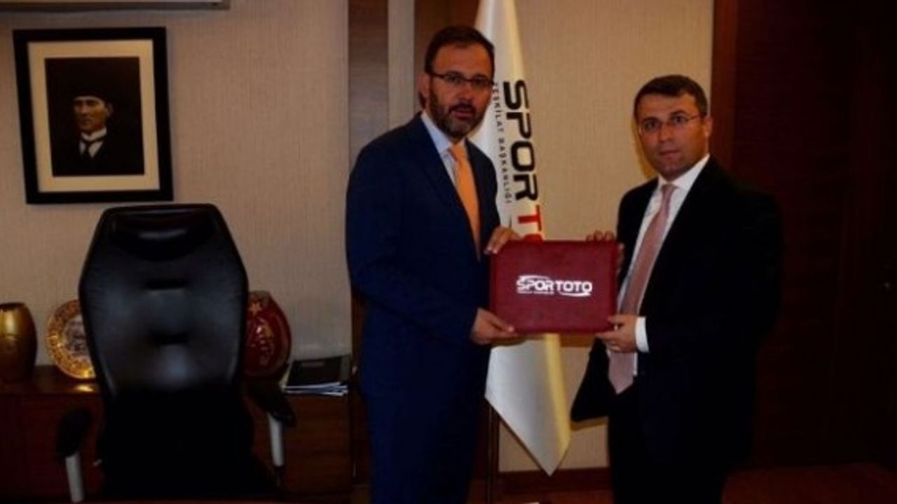 Çimşit,“ İlçemizde 5 Sentetik Çim Yüzeyli Futbol Sahası Yapılacak ”