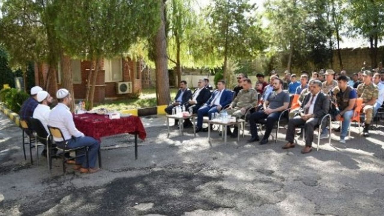 Çimşit, Şehit Jandarma Uzman Çavuş Erdi Demirer’in mevlid-i şerifine katıldı.