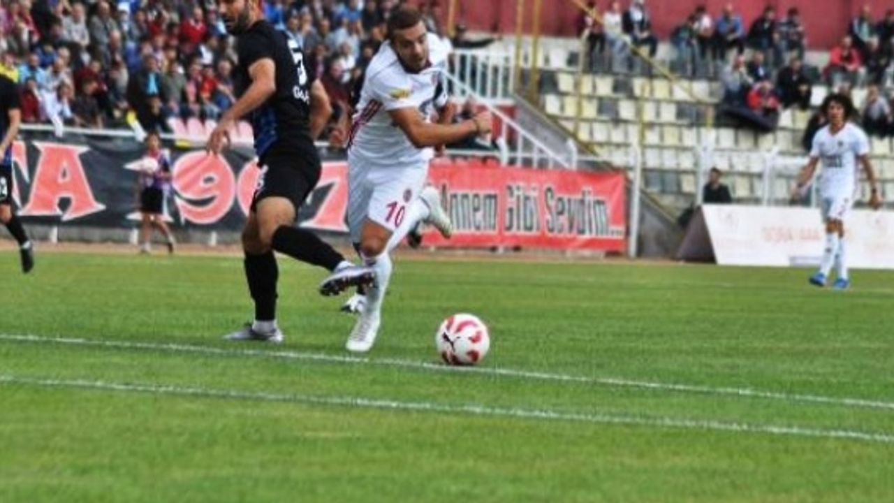 Karaköprü Belediyespor 1 puanla dönüyor.