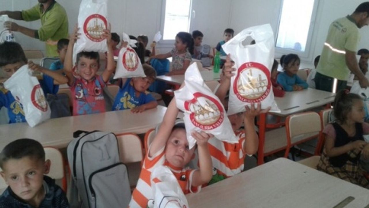 Suriyeli 6 bin 713 öğrenciye kırtasiye yardımı