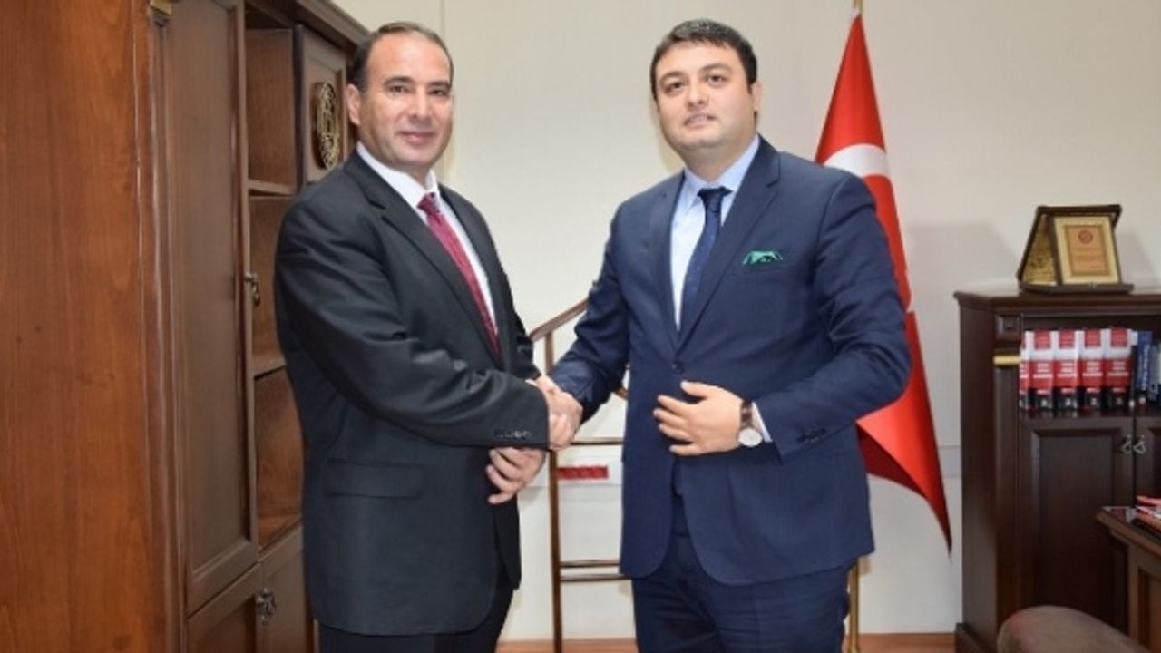 Arslan Çiftçi, Viranşehir Cumhuriyet Başsavcılığına yeni atanan Savcı Ufuk Mustafa Süren’i ziyaret etti.