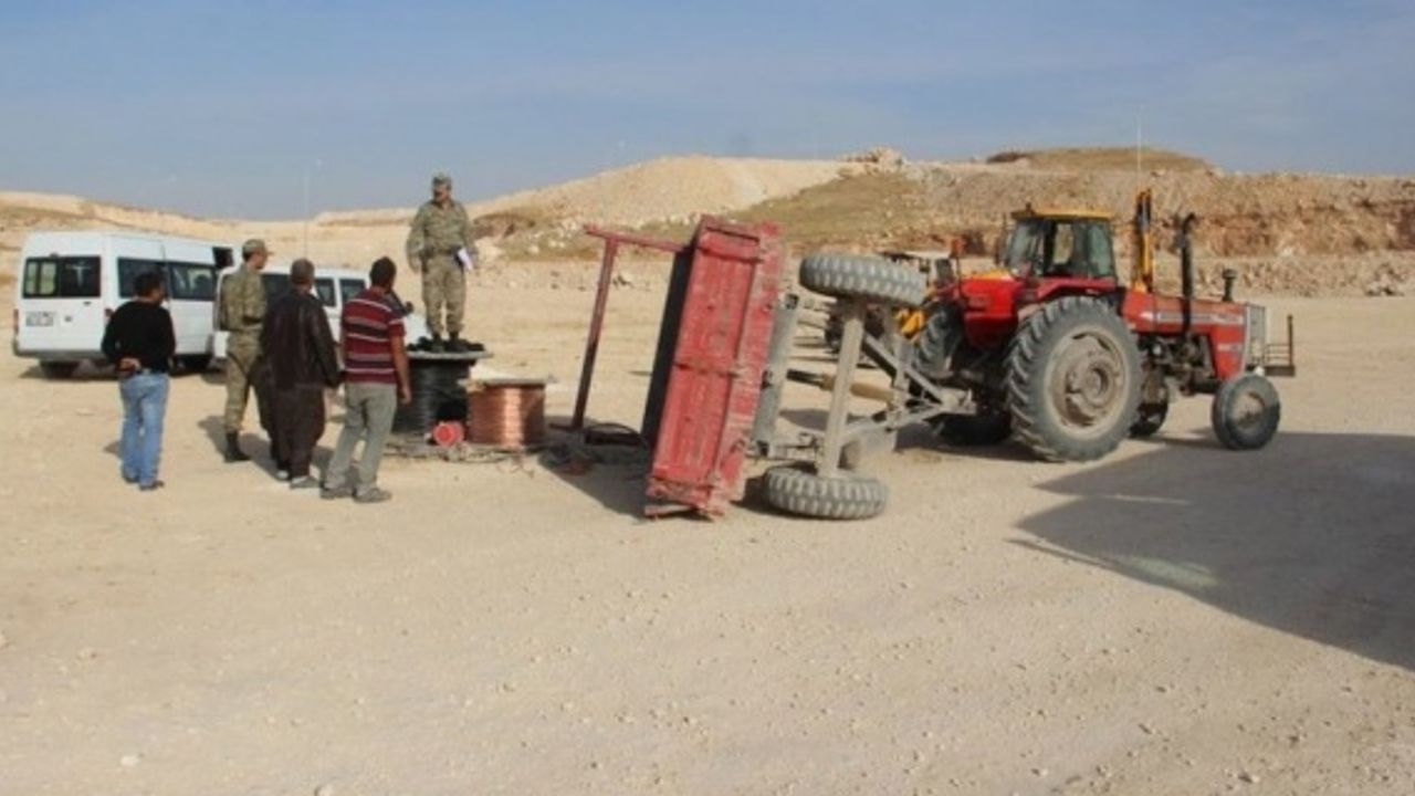 işçileri taşıyan traktör devrildi: 8 yaralı