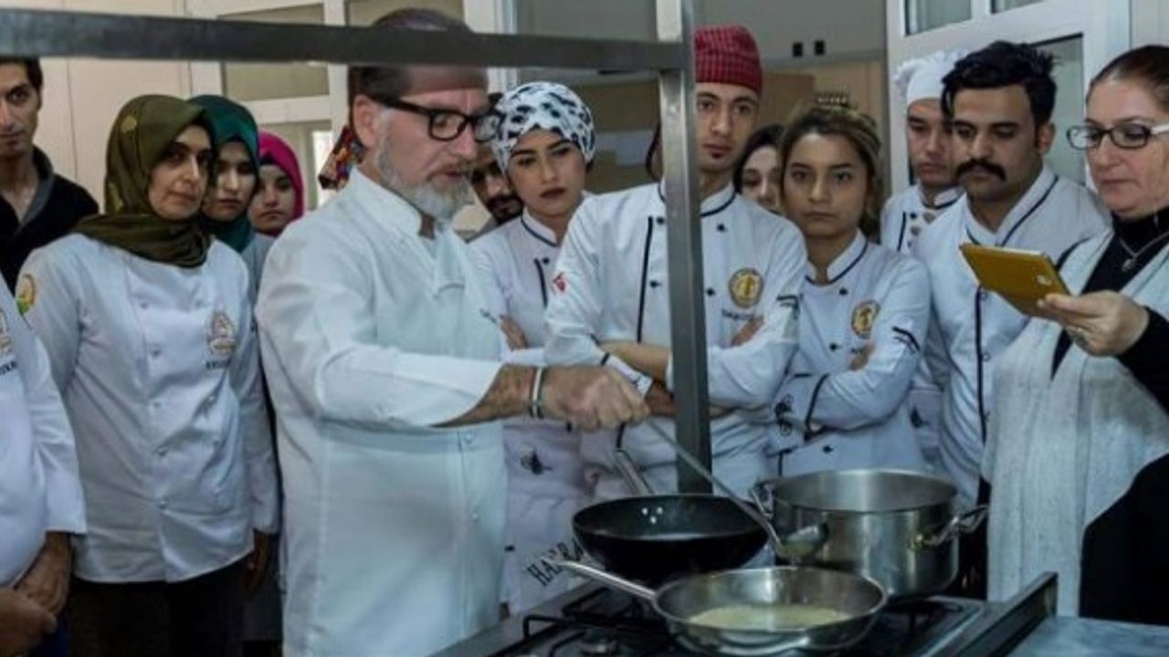 İtalyan Aşçı,geleceğin aşçılarına altın öğütlerde bulundu.