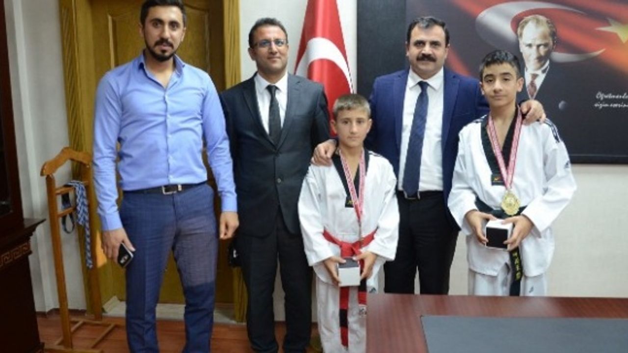 Milli Taekwondo'cularımız Milli Eğitim'de.