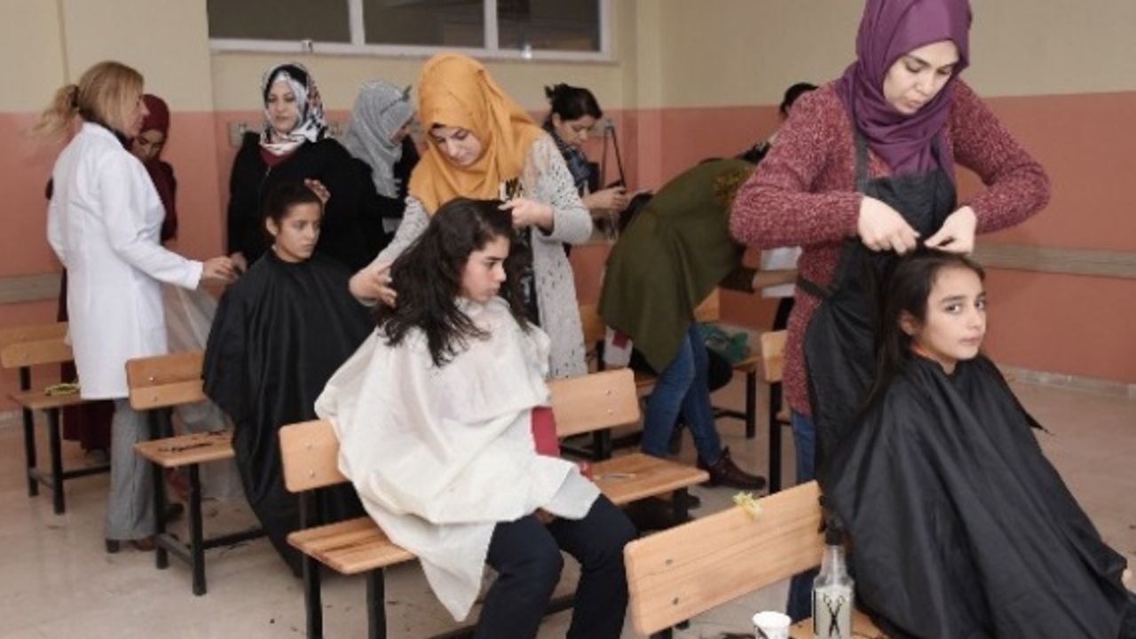 Hilvan'da, Kız Öğrencilere Ücretsiz Saç Bakımı