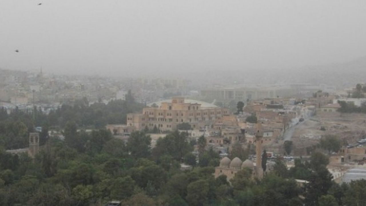 Şanlıurfa'da toz bulutu ve sis