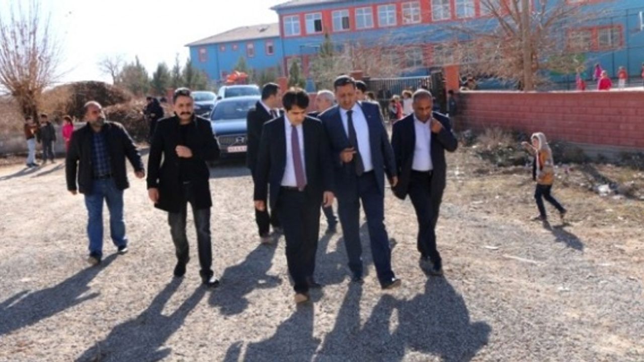 Çelik, "Her öğrencimiz çağdaş ve tam donanımlı okullarda eğitim alma hakkına sahip"