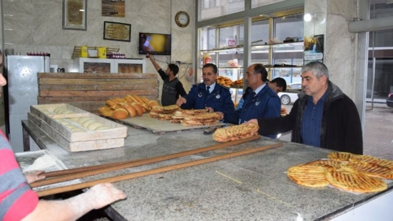 Fırınlara yönelik hijyen ve gramaj denetimlerini sürdürmeye devam ediyor.