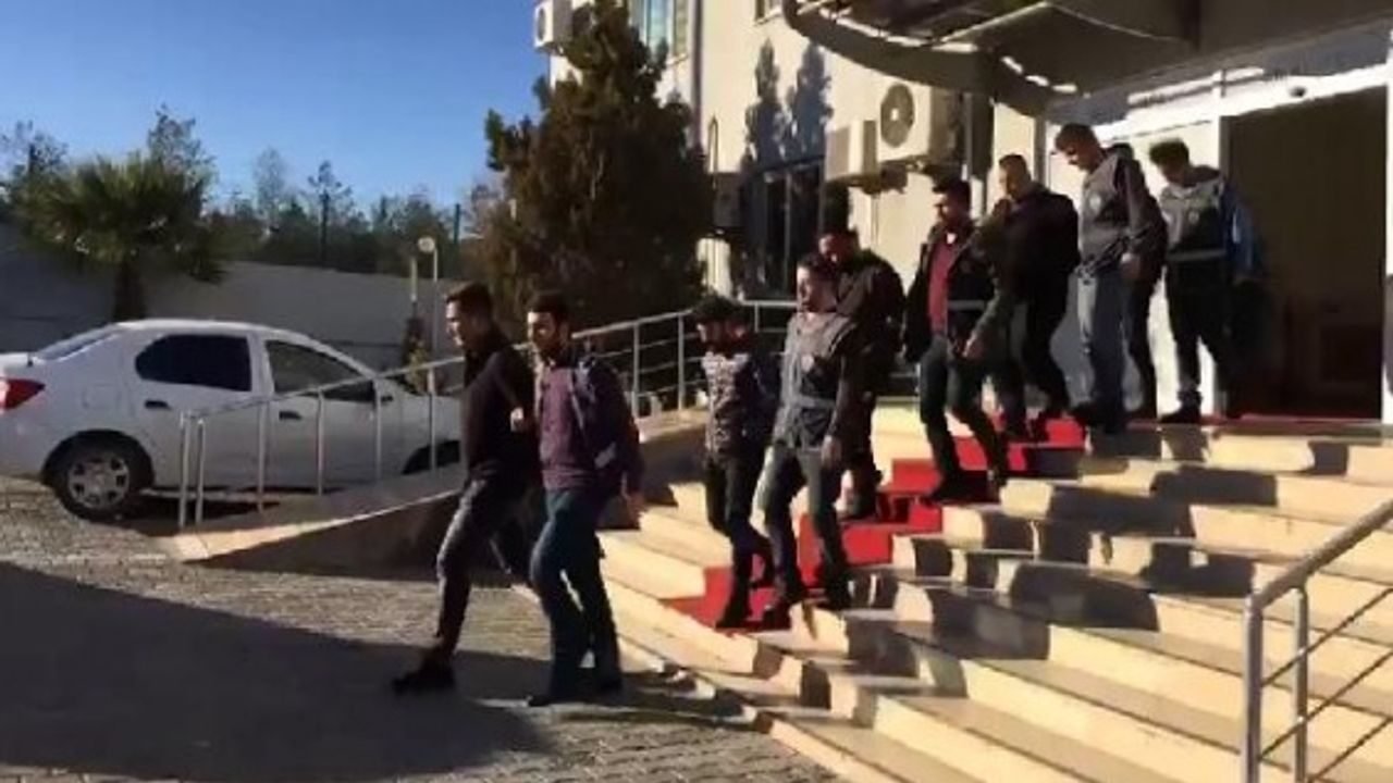 Kiraladıkları otomobilleri önce sattılar sonra çaldılar
