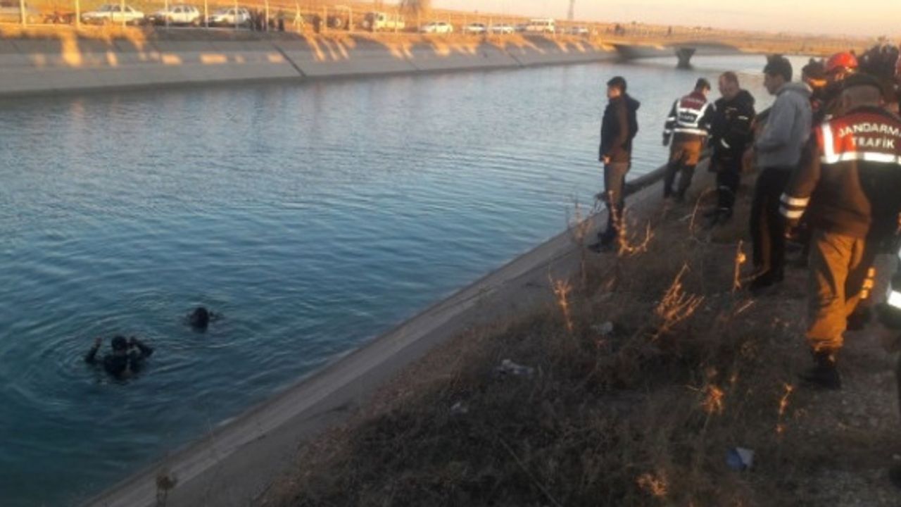 Şanlıurfa'da otomobil sulama kanalına uçtu.