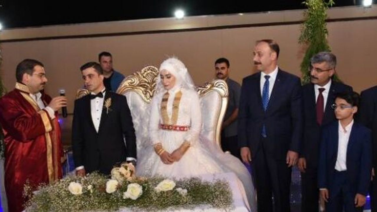 Bağlı'dan Açar ve Yavuz ailesinin mutlu gününe katkı