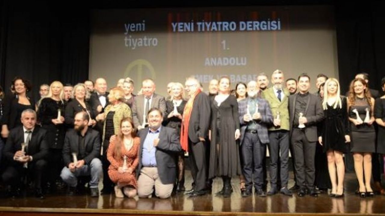Belediye Şehir Tiyatrosu ekibi 3 ödülle Şanlıurfa’yı gururlandırdı.