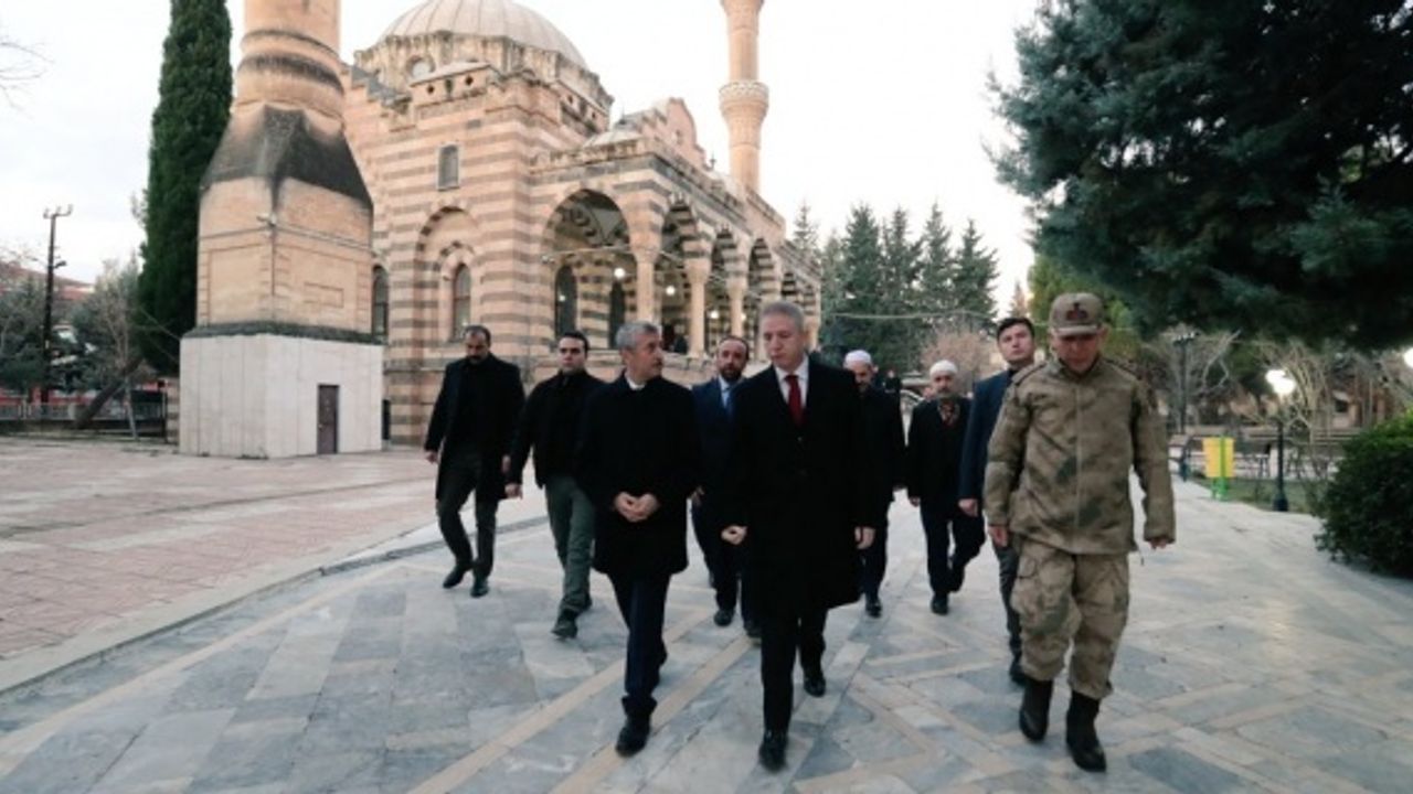 Gaziantep Valisi Gül Mehmet Akif Ersoy Camii'nde