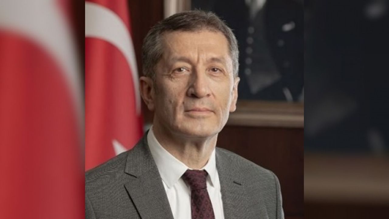 Bakan Selçuk "okullarımızın 16 Mart'tan 2 hafta süreyle 30 Mart'a kadar tatil edilmesi kararlaştırılmıştır"