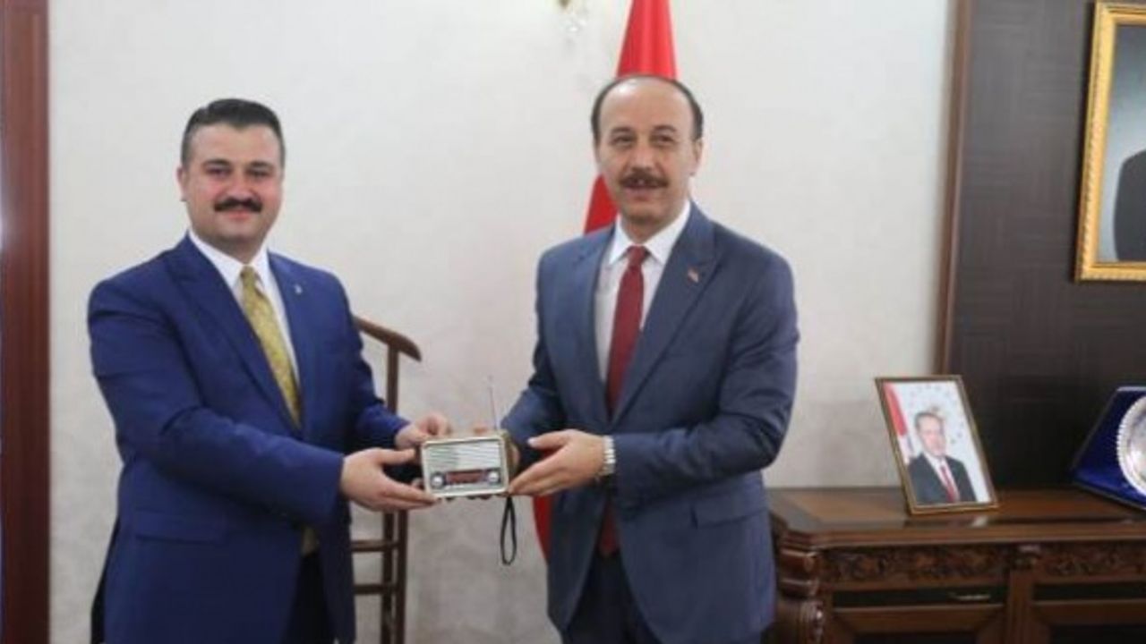 Barış Pınarı FM, Canlı Yayın Konuklarıyla Gündemin Nabzını Tutuyor