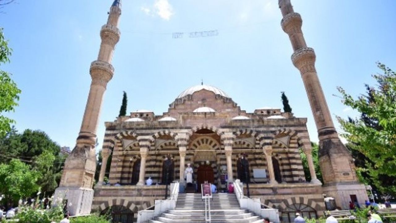Gaziantep Valisi Gül "Cuma Namazı sonrası vatandaşlara kurallar noktasında uyarıda bulundu"