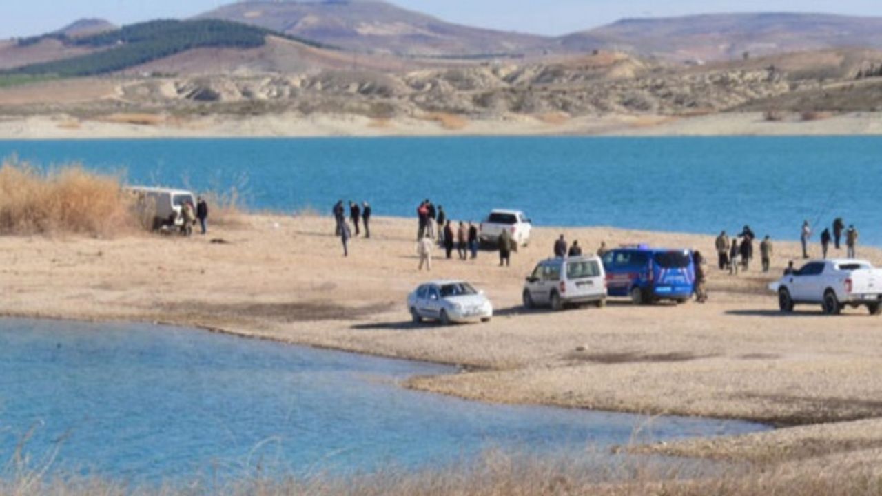 Bozova'da minibüsün içerisinde 1’i çocuk 3 kişinin cesedi bulundu.