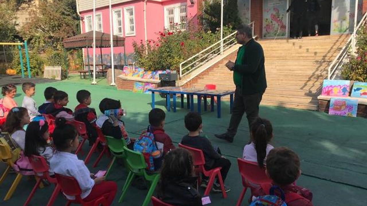 Muharrem Çelik miniklere bilinçli teknoloji kullanımını hikayelerle anlattı.