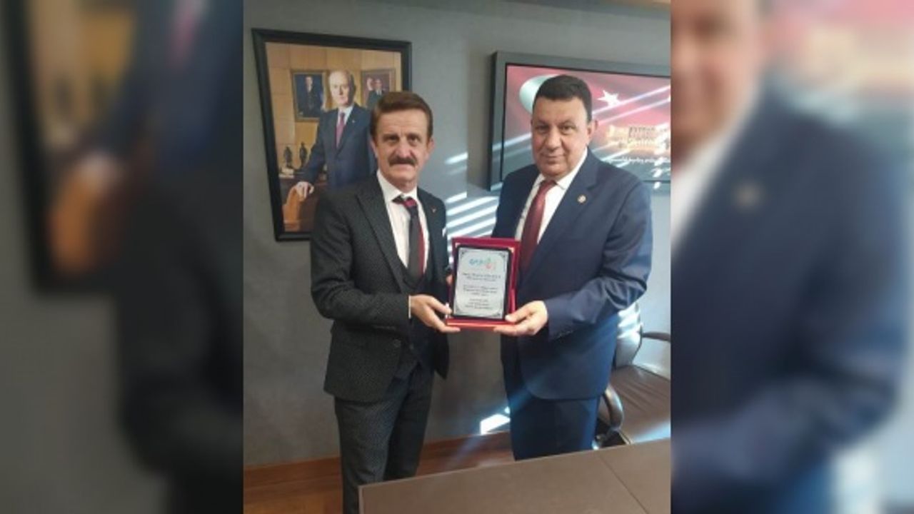 Özyavuz "Halkın hizmetkarı olmaya devam edeceğiz"