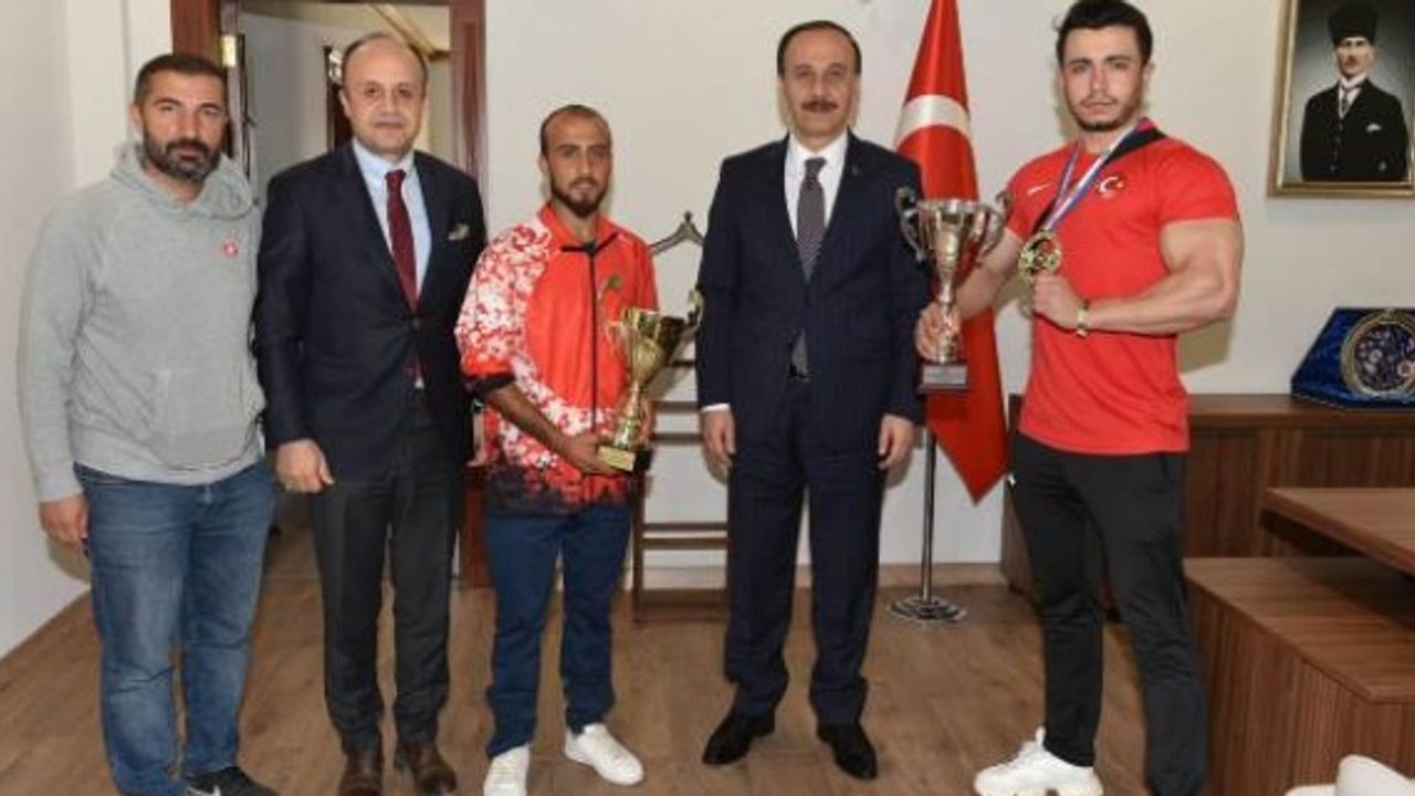Vali Erin,şampiyonları tebrik edip, başarılarının devamını diledi.