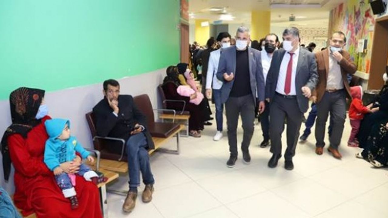 Gülüm,Çocuk acil servisi ve Çocuk polikliniklerini ziyaret etti.