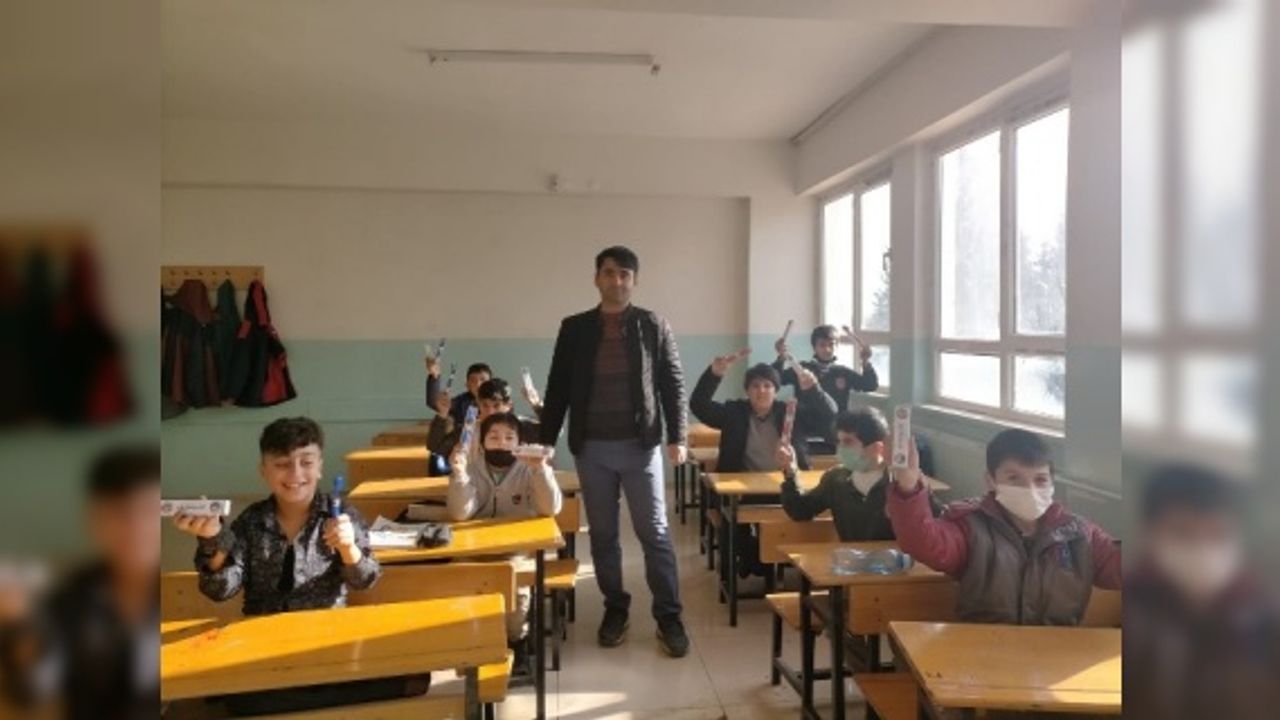 Ortaokul Öğrencilerine "Ağız Ve Diş Sağlığı" Eğitimi