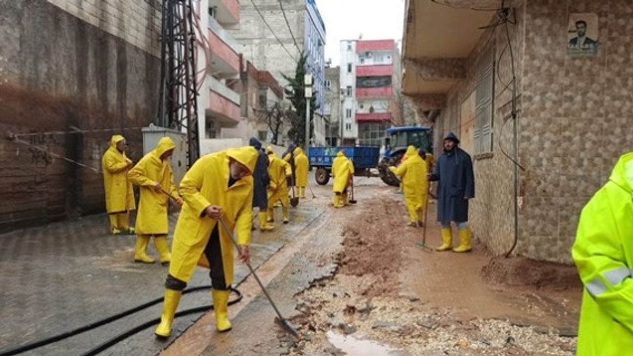 Başkan Kuş "Ekiplerimiz ve araçlarımız ile sahadayız..."
