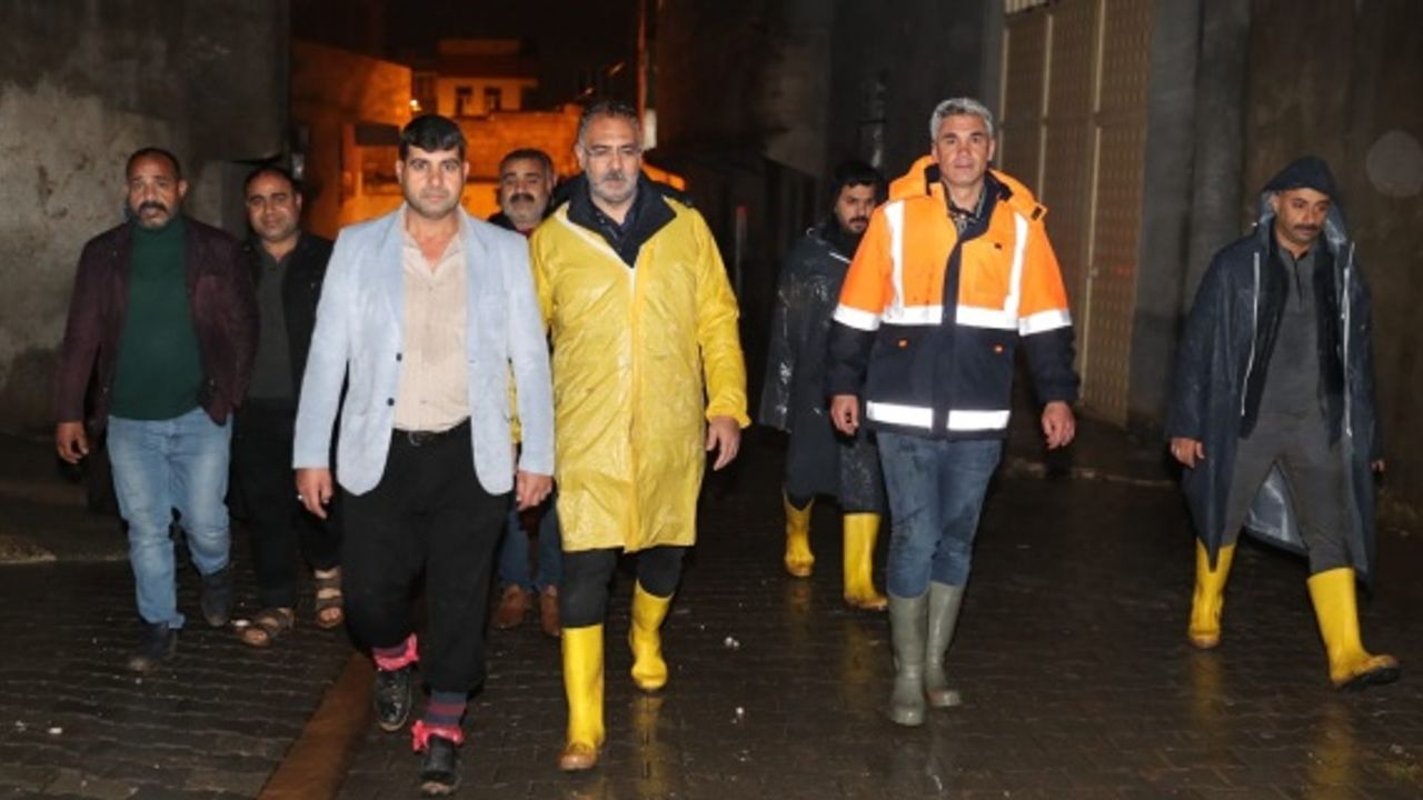 Başkan Kuş "mahsur kalan vatandaşlarımızı Belediyemize ait araçlarımızla güvenli alanlara aldık."