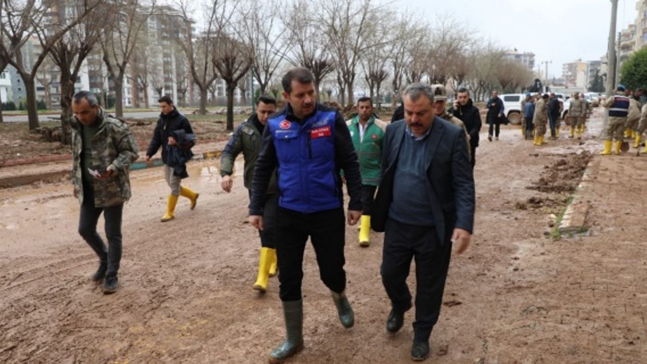 Vali Ayhan; zararların, gece gündüz çalışılarak en kısa sürede giderileceğini belirtti.
