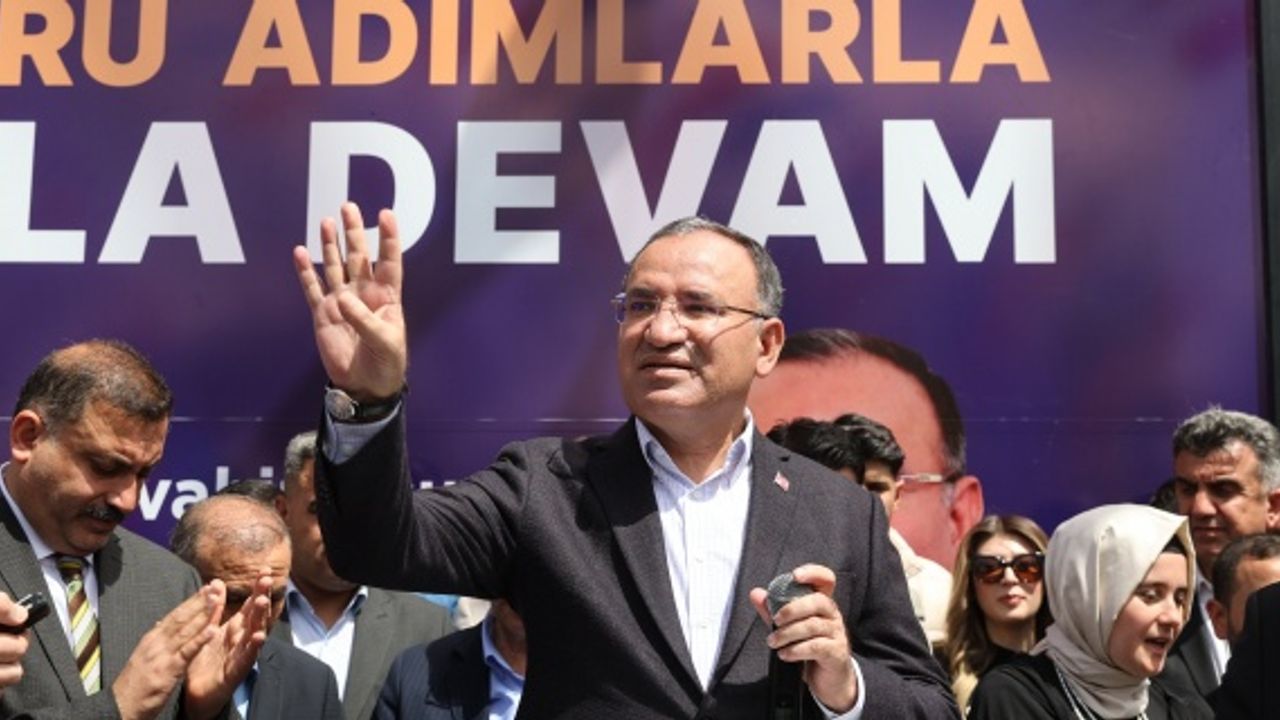 Bakan Bozdağ "AK Parti Adana Çukurova İlçe Başkanlığı Binasına yapılan silahlı saldırıyı kınıyorum."