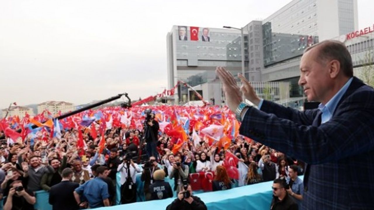 Cumhurbaşkanı Erdoğan "milletimizin ihtiyaçlarını gidermenin ve şehirlerimizin yaralarını sarmanın mücadelesini veriyoruz."