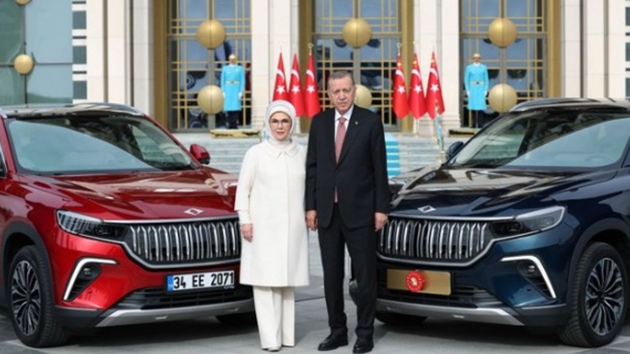 Cumhurbaşkanı Erdoğan "Türkiye Yüzyılı’nın ilk meyvelerinden olan Togg, tüm milletimize hayırlı, uğurlu olsun."