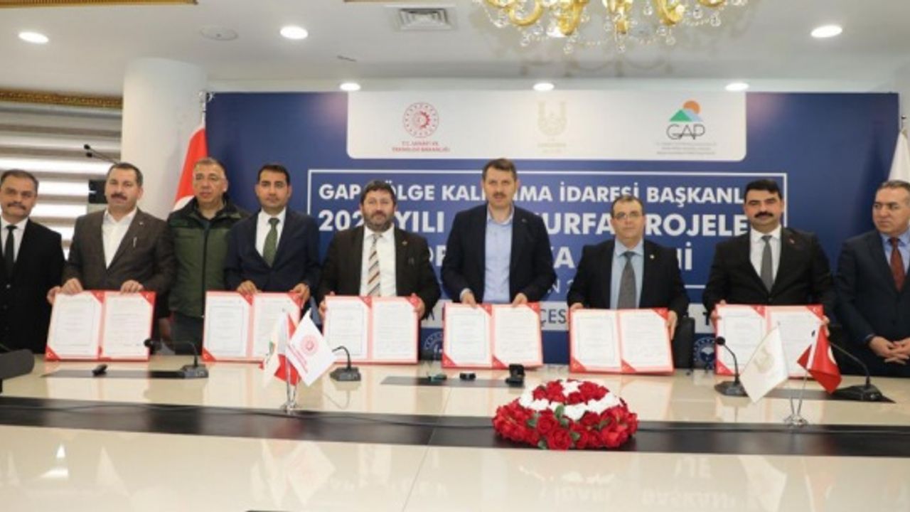 Vali Ayhan "Toplam 20 Milyon ₺ bütçeli 8 projeyi desteklemeye ilişkin imzalarımızı attık."