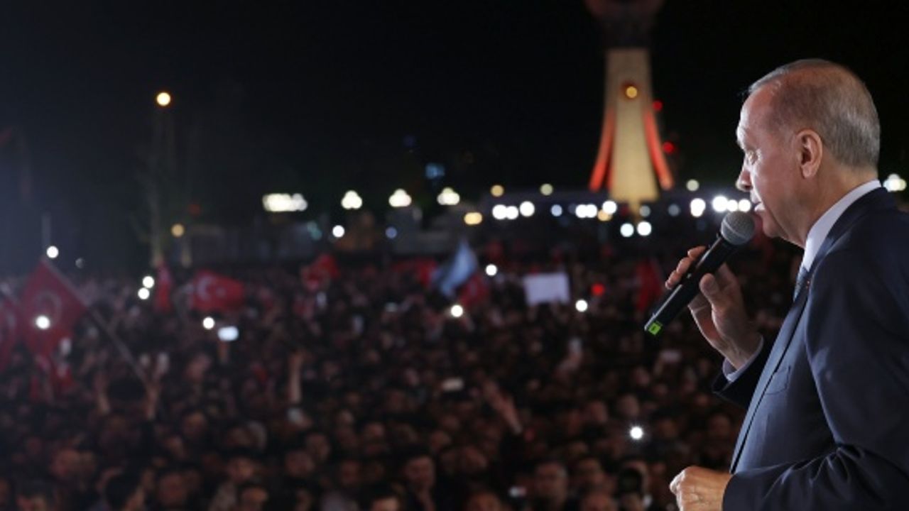 Cumhurbaşkanı Erdoğan "Bize yeni bir zafer daha yaşatan milletimiz var olsun"