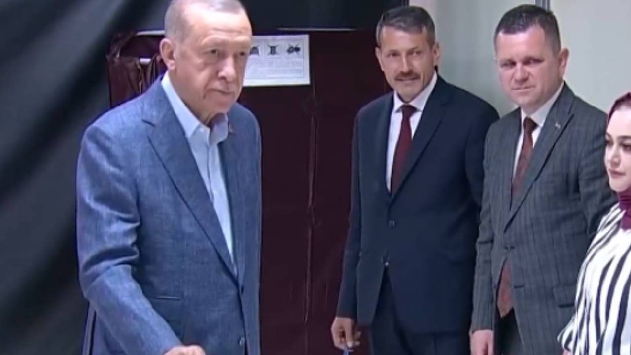 Cumhurbaşkanı Erdoğan "Türk demokrasisi için hayırlı bir geleceği Rabbimden niyaz ediyoruz"