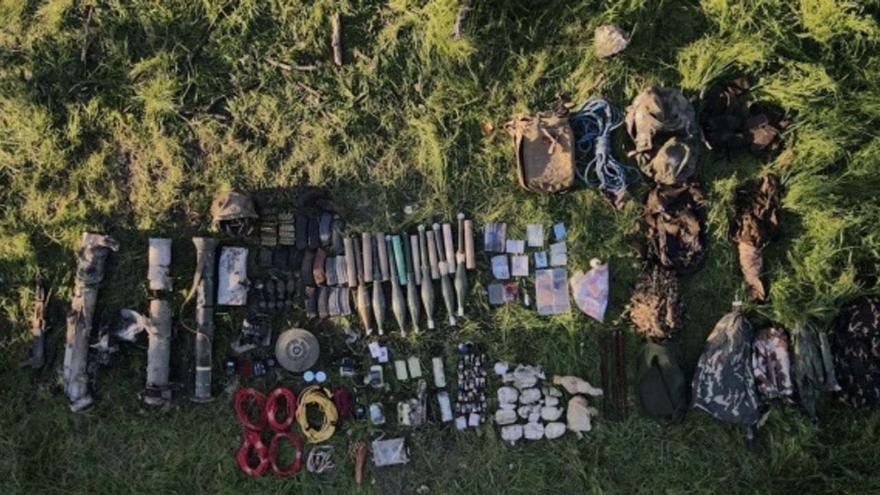 Mehmetçik, Pençe-Kilit Operasyonu ile teröristlerin inlerini yerle bir etmeye devam ediyor.