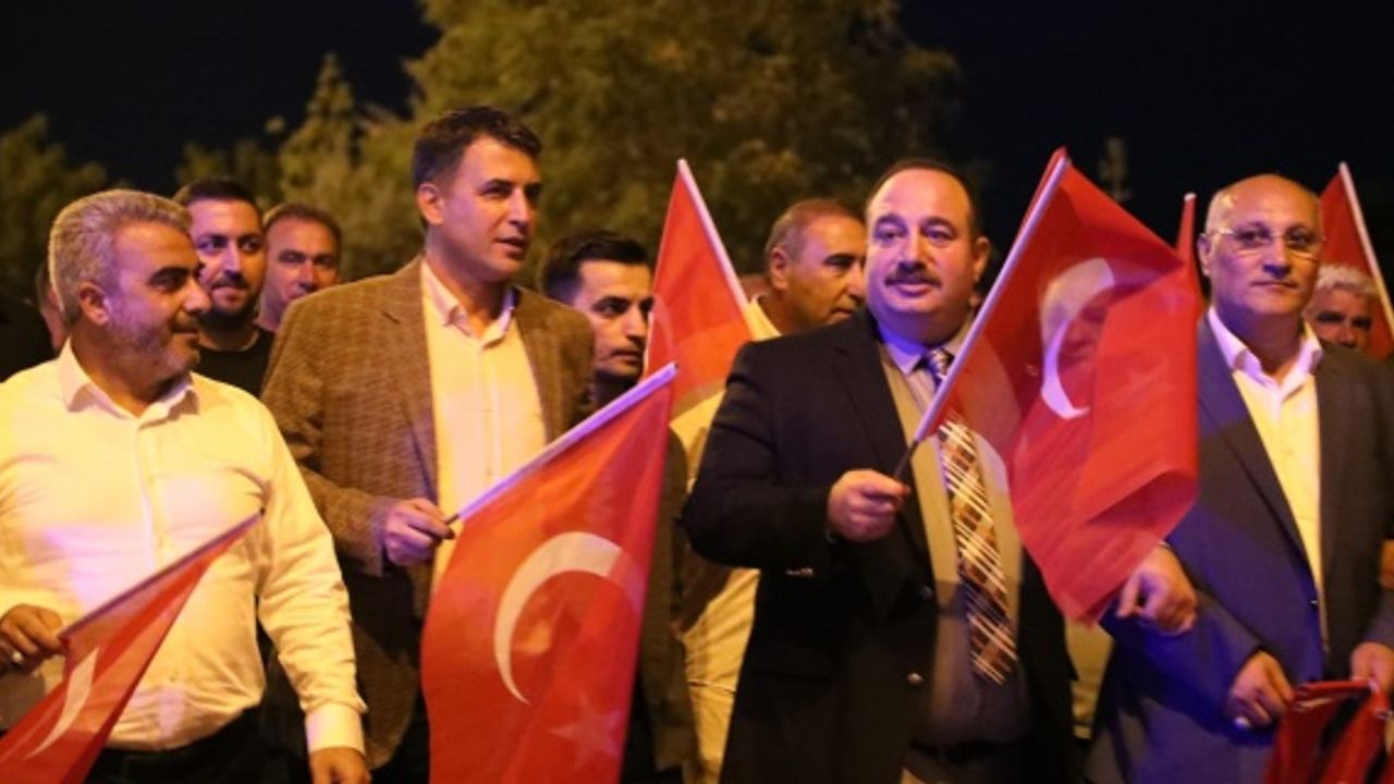 VİRANŞEHİR’DE 15 TEMMUZ DEMOKRASİ VE MİLLİ BİRLİK GÜNÜ COŞKUYLA KUTLANDI