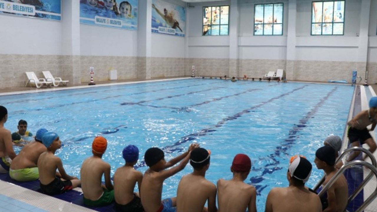 YÜZME ÖĞRENEN ÇOCUKLARDAN BAŞKAN CANPOLAT’A TEŞEKKÜR